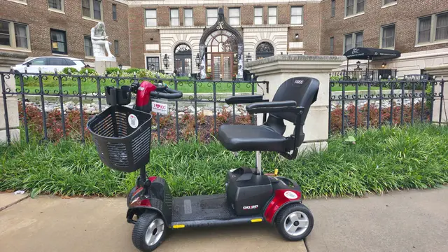 Mobility scooter rental at Country Club Plaza, Kansas City