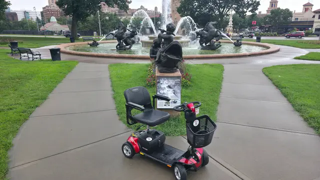 Mobility scooter rental at Plaza fountain, Kansas City